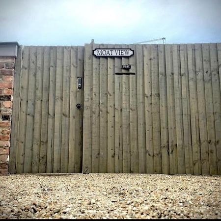 Moat View Free Parking, Central, Ev Plug York Luaran gambar