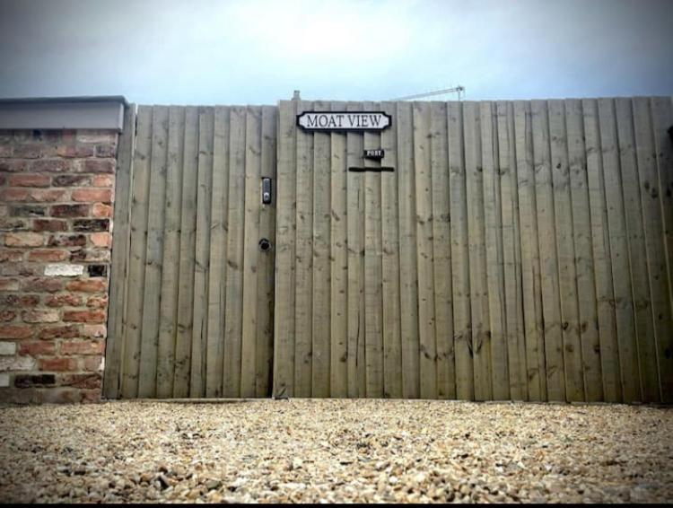 Moat View Free Parking, Central, Ev Plug York Luaran gambar
